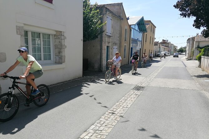 Discovery Day in the footsteps of the Builder Monks - Two hours by bicycle, from Maillezais to Maillé