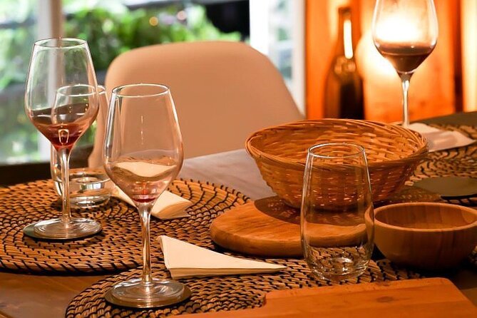 Discovery of the Bordeaux vineyard in 3 wines - Basque ham, cheese, and bread on the table