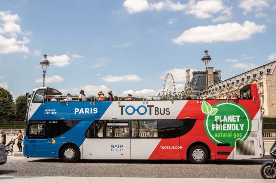 Disneyland Paris: Bus Sightseeing Tour in Paris - The coach ride from Disney to Paris