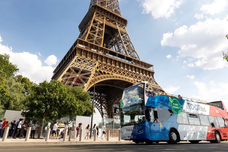 Disneyland Paris: Bus Sightseeing Tour in Paris - Seeing Notre-Dame and the Louvre by bus