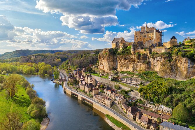 Dordogne Villages Half Day Tour from Sarlat - Beynac and its steep medieval streets