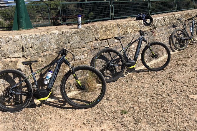 E-Bike tour of Sainte Victoire Mountain, Aix-en-Provence - Riding toward Sainte-Victoire Mountain