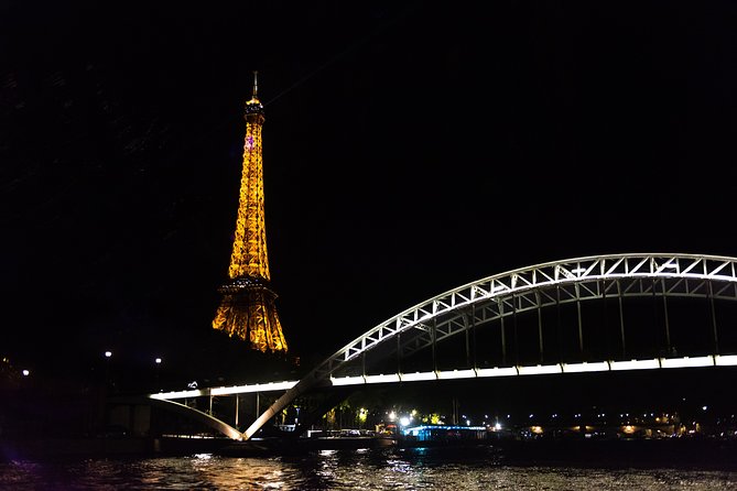 Eiffel Tower and City Tour by Bus with Seine River Cruise Option - How the guiding and audio work