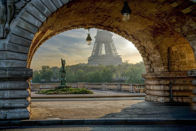 Eiffel Tower Guided Tour by Stairs with Optional Summit by Lift - The real issue: queues and timing