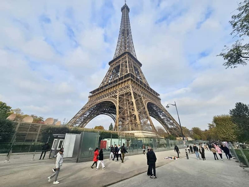 Eiffel Tower: Ticket to Summit or 2nd Floor by Elevator - A self-guided visit, not a traditional tour