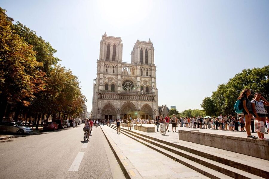 Electric Bike Tour of Paris’ Hidden Gems - Following the Seine beyond the postcard views