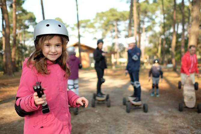 Electric cross skate initiation from 6 years old - Learning the controls beneath the Landes pines