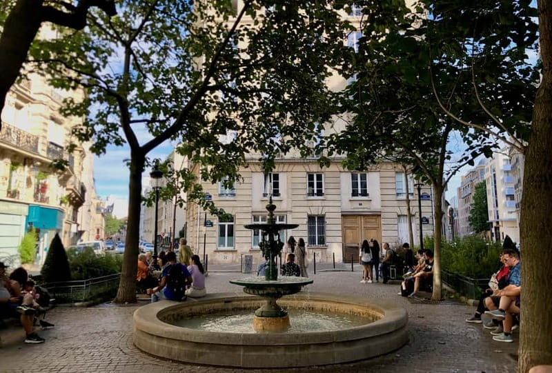 Emily inspired walking tour - Key points to know before booking
