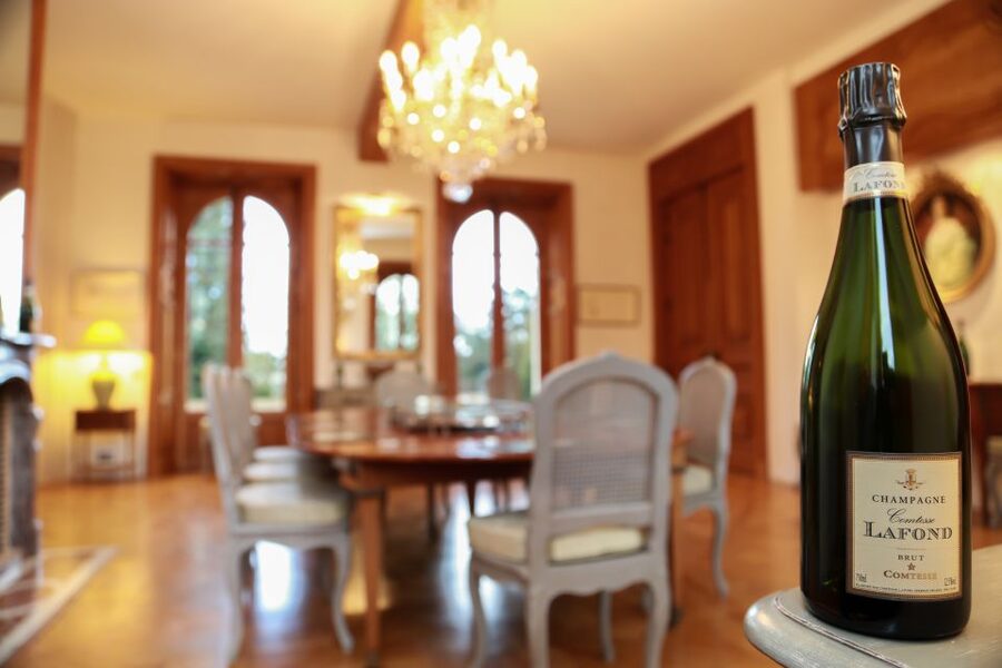 Epernay: Winery and Cellar Tour with Champagne Tasting - Tasting the Sélection Brut and Vieilles Vignes cuvée