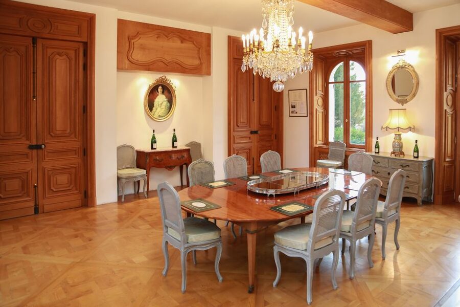 Epernay: Winery and Cellar Tour with Champagne Tasting - Meeting the people behind the bottles