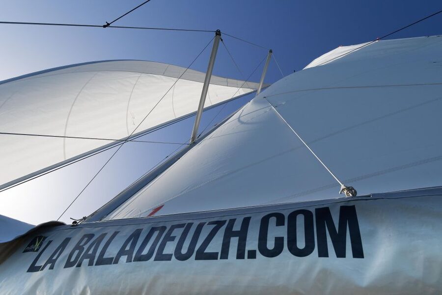 Evening aperitif cruise at the entrance of Morbihan's Gulf - A chance to take the helm with Pierre