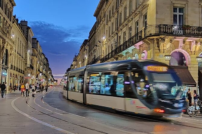 Exclusive ! Discover Vibrant Bordeaux at Night :Night Tour! - Porte Cailhau and Bordeaux’s fortified past