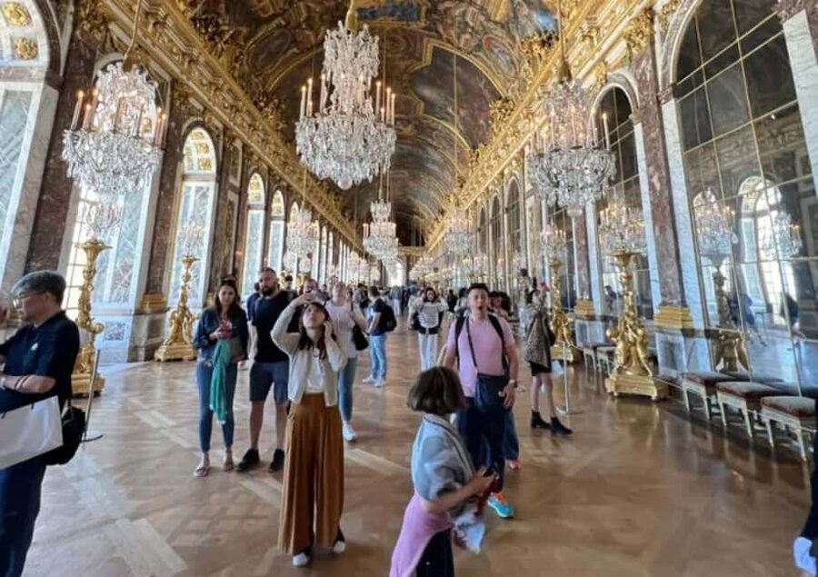 Excursion from Paris to Versailles Palace by Tootbus - The One-Hour Coach Ride from Paris