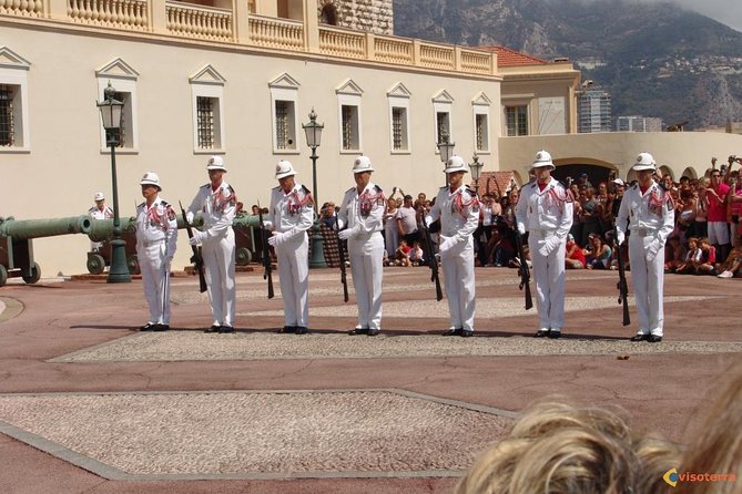 Excursion partagée Eze, Monaco & Monte Carlo from Nice - Monaco-Ville, the palace, and the 11:55 ceremony
