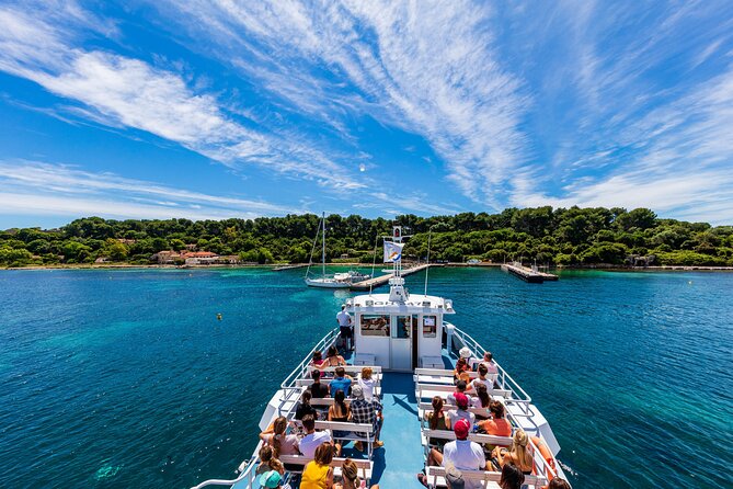 Ferry from Cannes to the island Ste Marguerite - The 15-minute crossing from Quai St Pierre