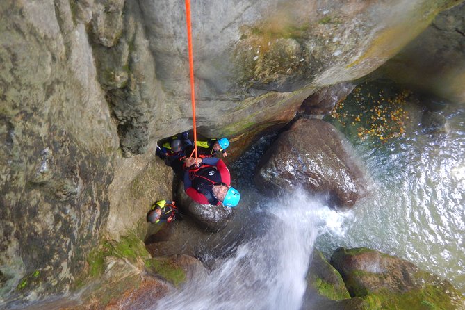 First canyoning in Grenoble in the Vercors - River walking, rock passages, and the first obstacles