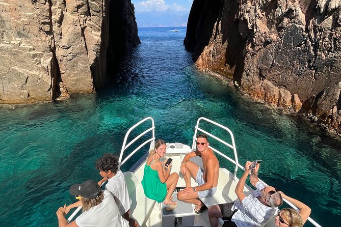 Friendly discovery of Scandola Calanques de Piana and meal stop at Girolata - A Friendly Crew With a Family Feel