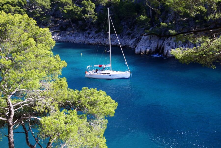 From Aix: Cassis Boat Ride & Provence Wine Tasting Day Tour - From Aix to the Fishing Port of Cassis