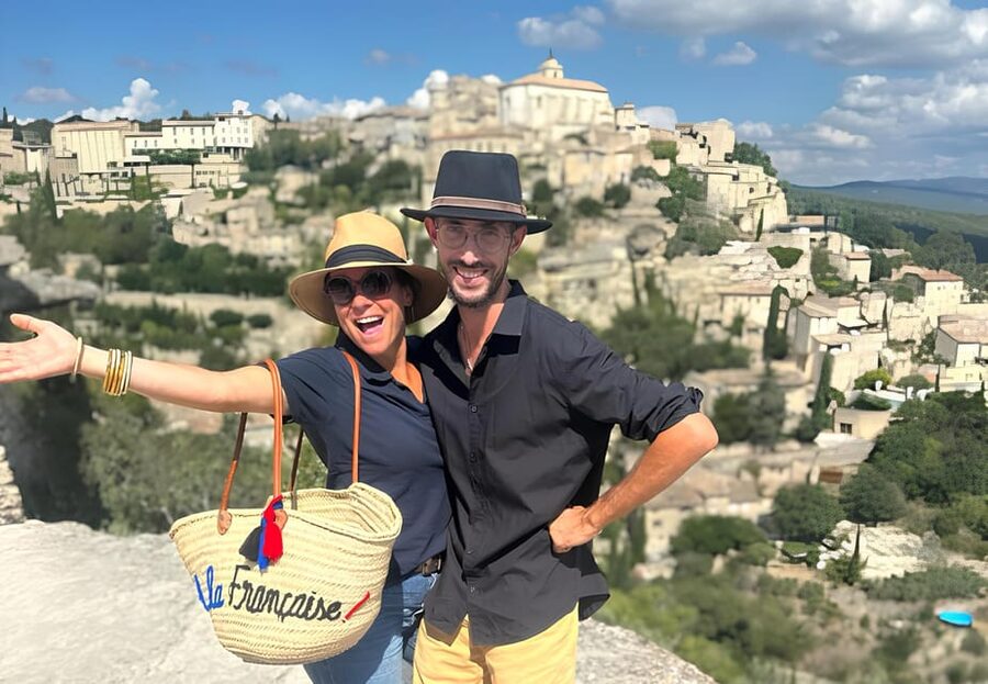 From Aix-en-Provence: Cassis & Luberon Full-Day Tour - Lourmarin brings Renaissance style to the Luberon