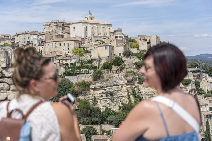 From Aix-en-Provence: Luberon Hilltop Villages Half-Day Tour - What the guide adds to the ride