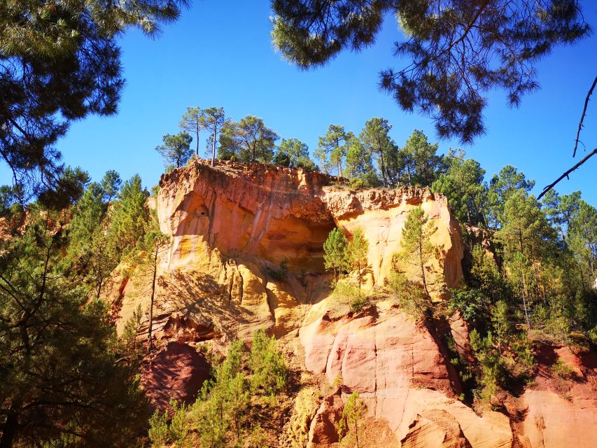 From Aix en Provence: Luberon Villages Full-Day Guided Tour - Roussillon, lunch, and the Ochre Trail