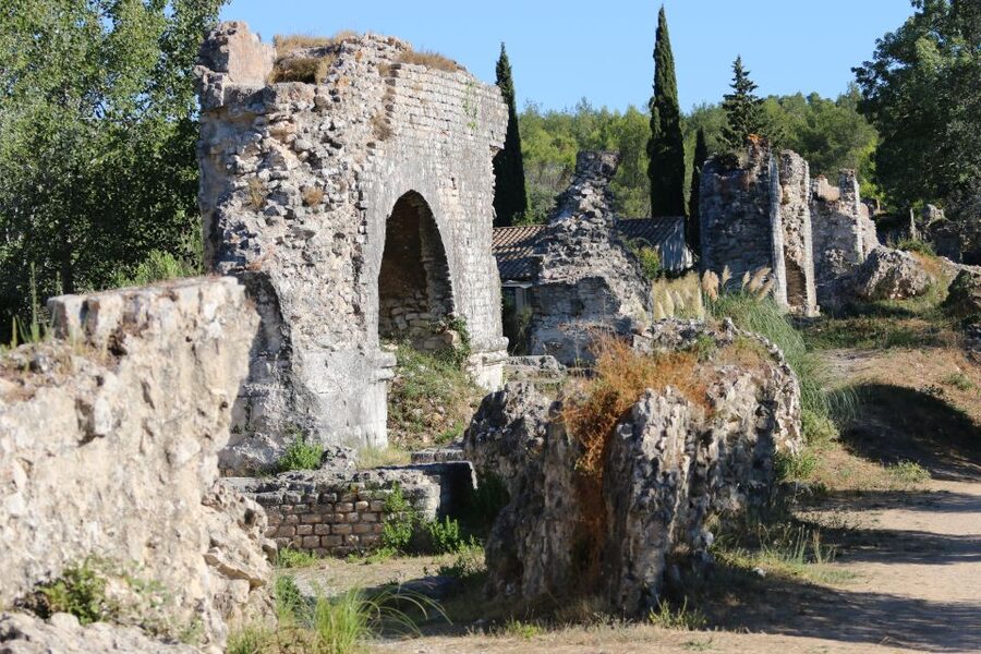 From Arles: Alpilles Regional Park Provence 4x4 Safari - Leaving Arles for the Alpilles
