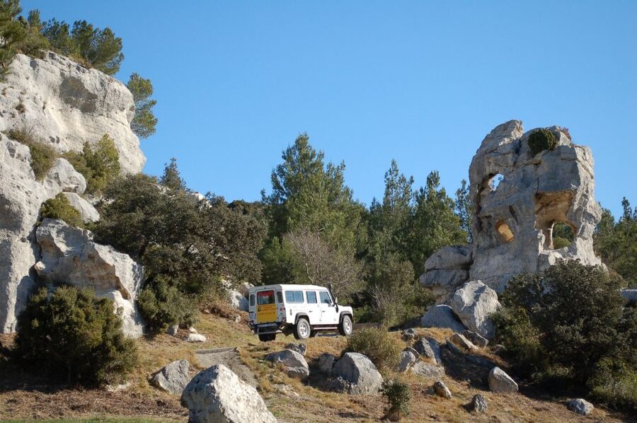 From Arles: Alpilles Regional Park Provence 4x4 Safari - How the guide affects the day