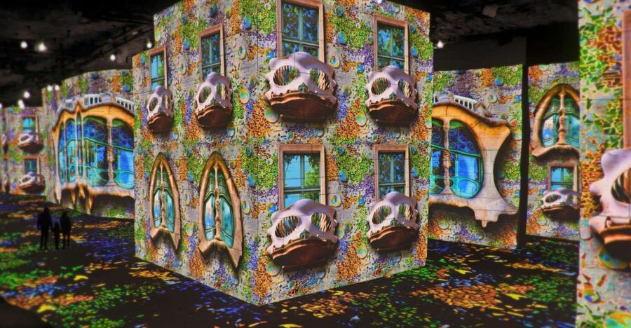 From Avignon: Half-Day Van Gogh & Carrières de Lumières Tour - Les Baux de Provence photo stop