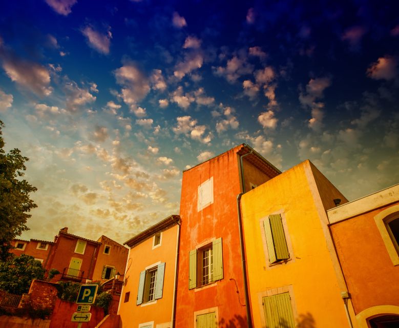 From Avignon: Luberon Villages Day Tour - Roussillon, lunch, and the Ochre Trail