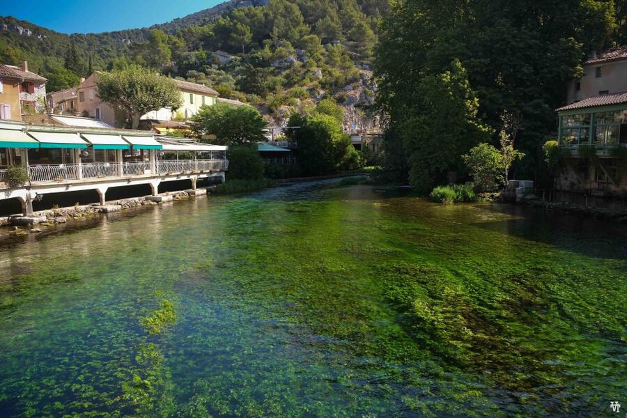 From Avignon: Luberon Villages Day Tour - Fontaine de Vaucluse and the emerald Sorgue