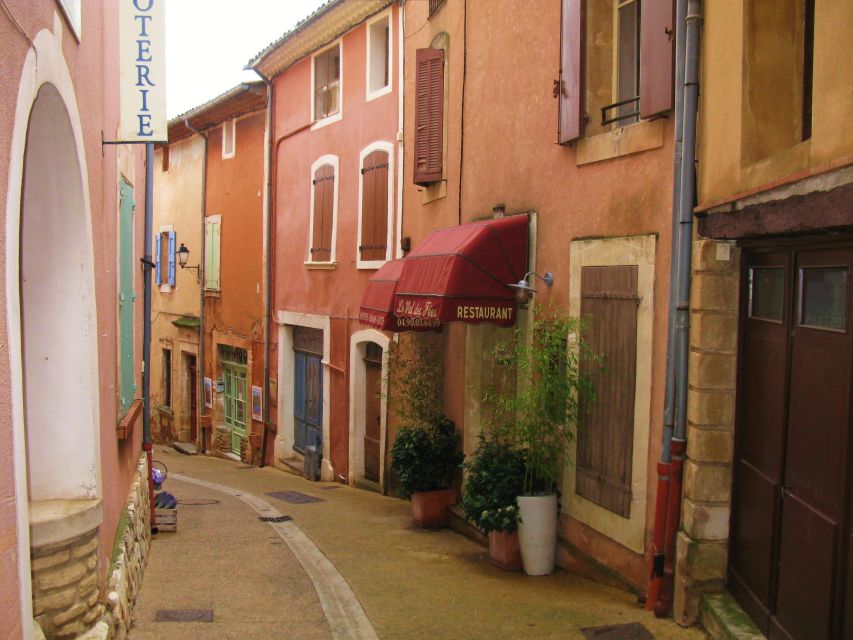 From Avignon: Villages in Luberon Half-Day Tour - Roussillon and its ochre-colored streets