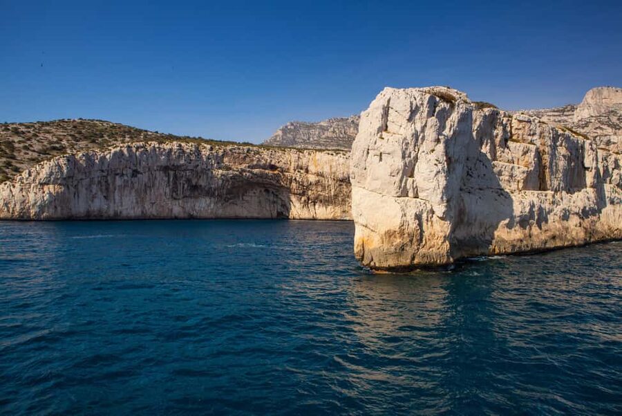 From Bandol: Visit the 13 calanques of Cassis & Marseille - Oule and Devenson, the park’s high cliffs