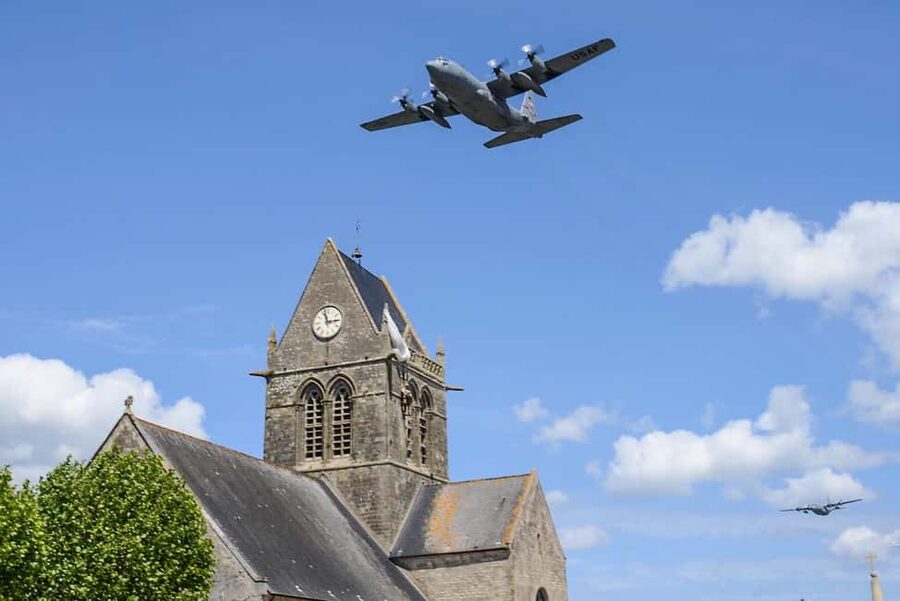 From Bayeux: D-Day American Beaches and US Airborne Day Tour - Sainte-Mère-Église and the airborne campaign