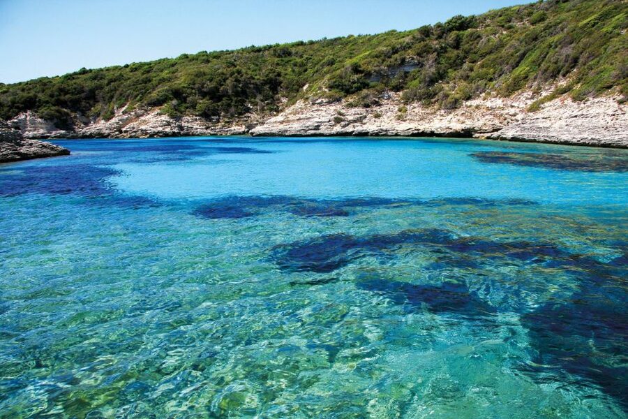 From Bonifacio: Cruise of the Cliffs and the Lavezzi Islands - Why the coast looks different from Piantarella Beach
