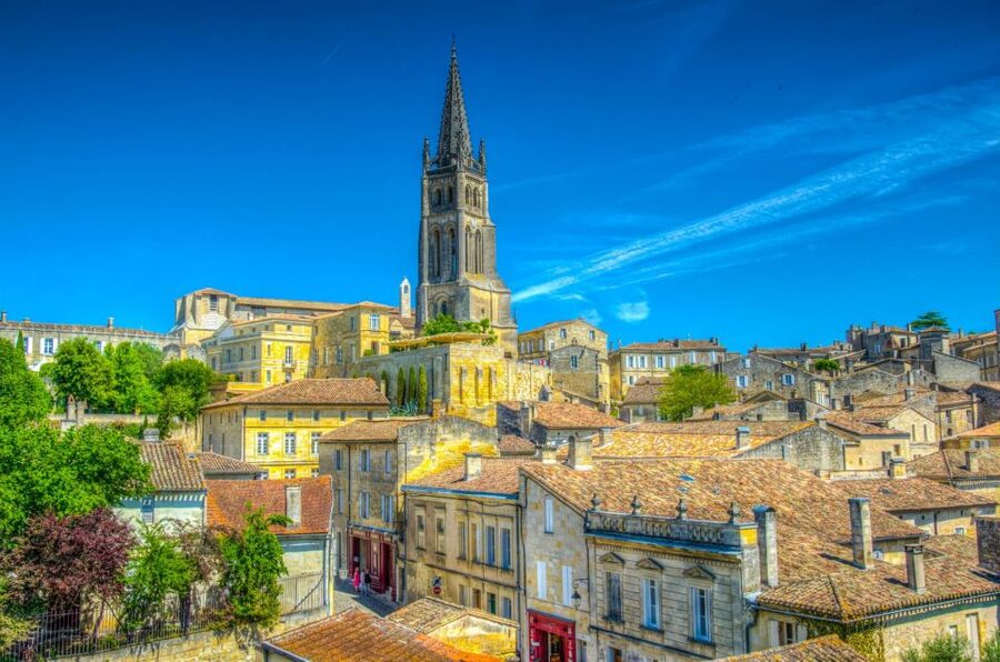 From Bordeaux: Full-Day St Emilion Wine Tasting Tour - The guided walk through the hilltop village