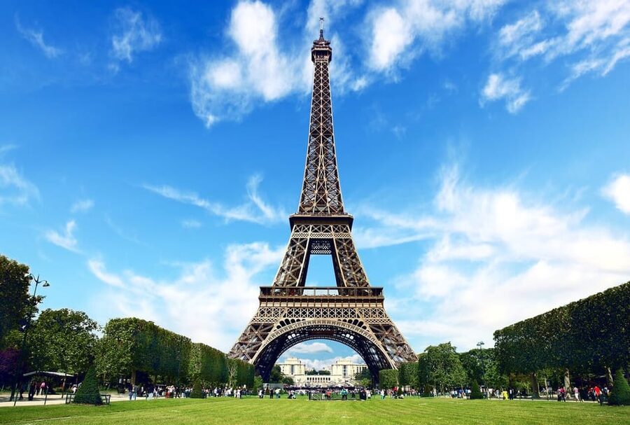 From London: Paris Day Trip with Lunch on Eiffel Tower - Who should book this trip