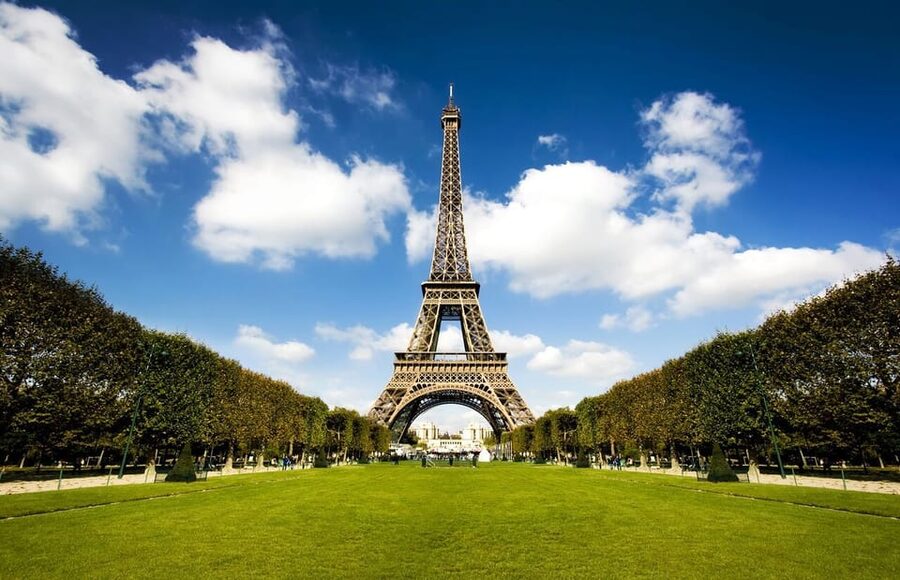 From London: Paris Day Trip with Lunch on Eiffel Tower - Seeing Paris by panoramic coach