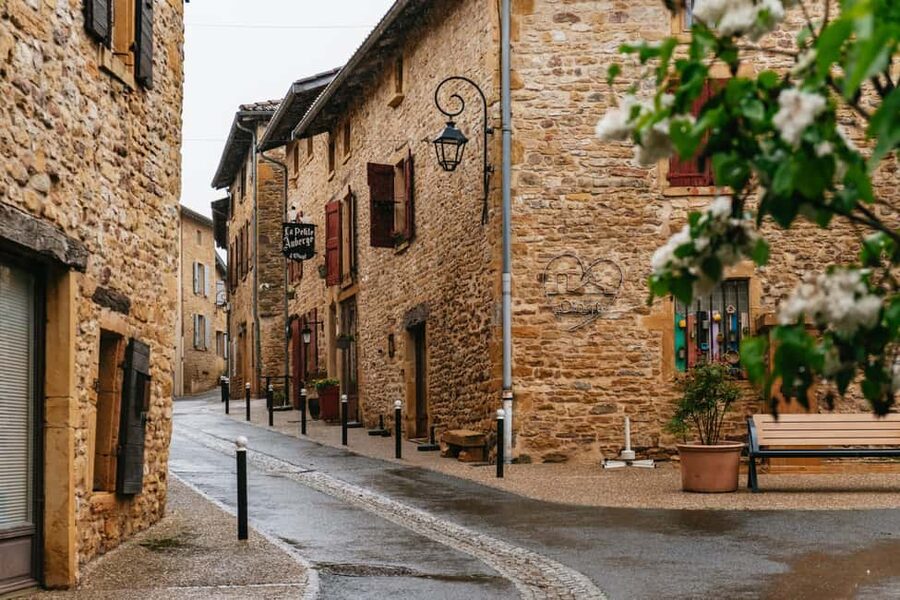 From Lyon: Golden Stones Beaujolais Wine Tasting Tour - Why Southern Beaujolais makes a good Lyon side trip