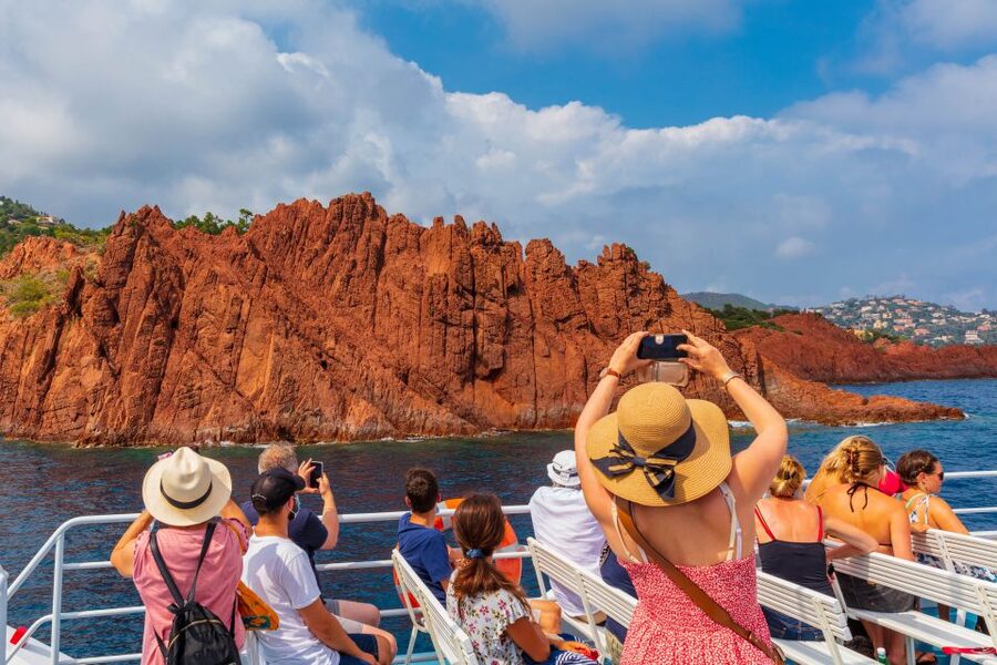 From Mandelieu: Corniche d'Or Sightseeing Cruise with Guide - Leaving Mandelieu for the red Esterel coast