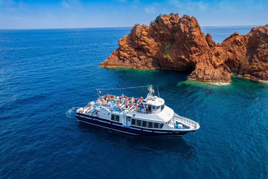 From Mandelieu: Corniche d'Or Sightseeing Cruise with Guide - French commentary and what it means for your trip