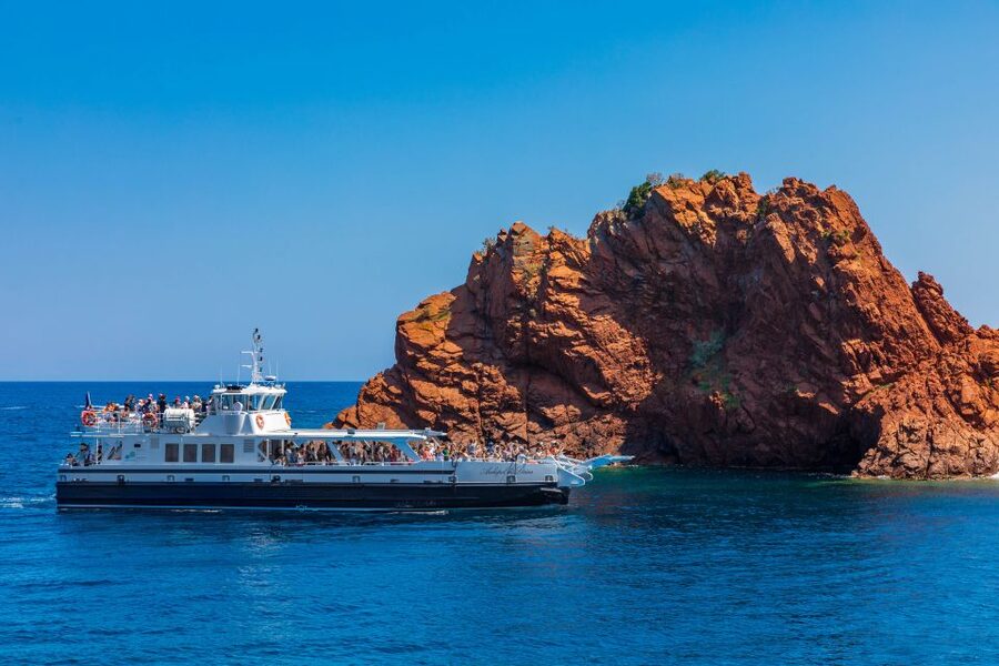 From Mandelieu: Corniche d'Or Sightseeing Cruise with Guide - The Esterel Massif from the sea