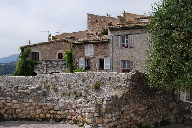 From Nice: Cannes, Antibes & Saint-Paul-de-Vence Tour - Rain, traffic, and the pace of the day