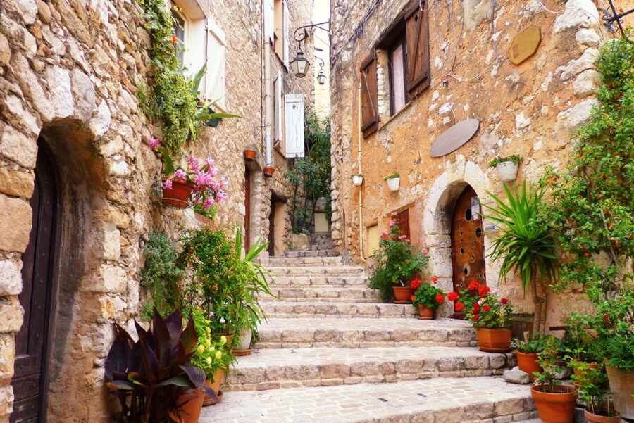 From Nice: Provence and its Medieval Villages Full-Day Tour - Who should book this Provence day trip?