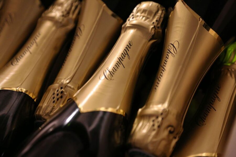 From Paris: Champagne Day Trip with 7 Tastings and Lunch - A two-course lunch with Champagne