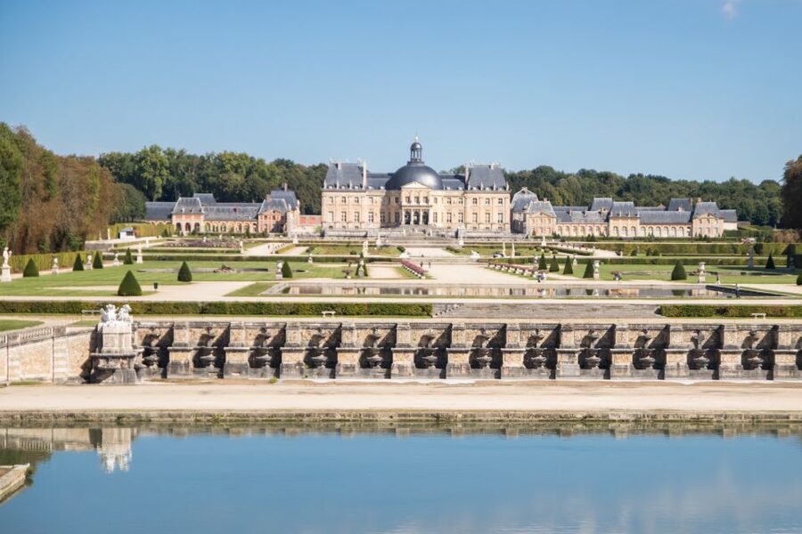 From Paris: Chateau de Fontainebleau & Vaux-Le-Vicomte Tour - Fontainebleau: a palace built over seven centuries