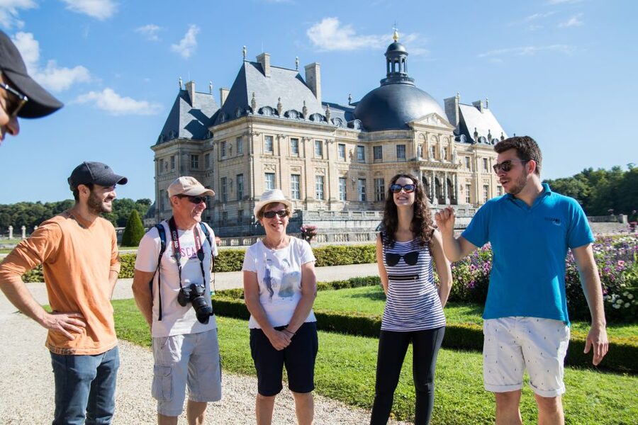 From Paris: Chateau de Fontainebleau & Vaux-Le-Vicomte Tour - What the guide adds to the day