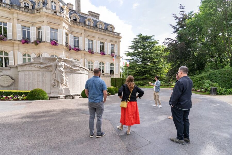 From Paris: Day Trip to Champagne with 8 Tastings & Lunch - Booking advice for a smoother day
