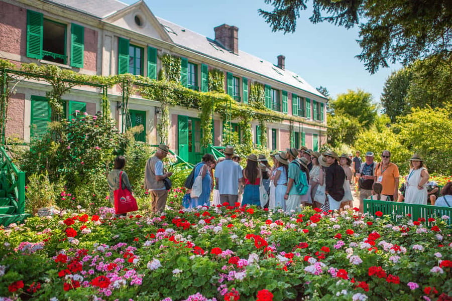 From Paris: Day Trip to Giverny & Versailles with Lunch - Should you book the Giverny and Versailles tour?