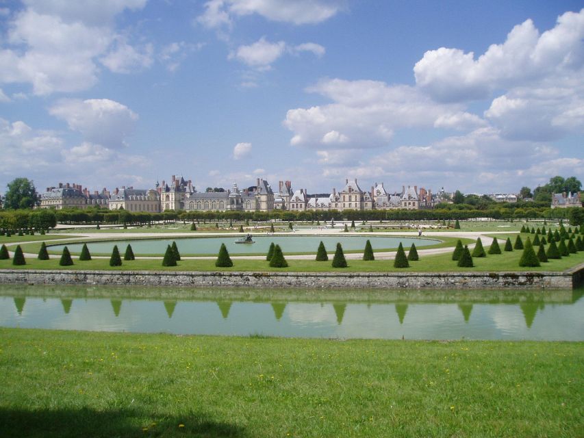 From Paris: Fontainebleau & Vaux-le-Vicomte Private Tour - Why these two châteaux work so well together