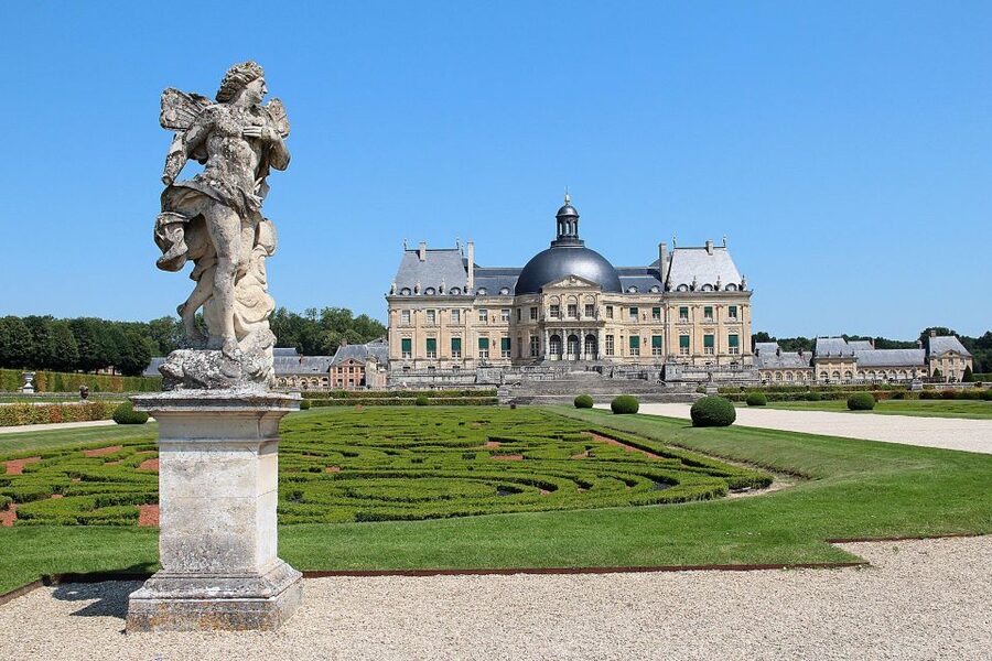 From Paris: Fontainebleau & Vaux-le-Vicomte Private Tour - Fontainebleau Palace and seven centuries of royalty